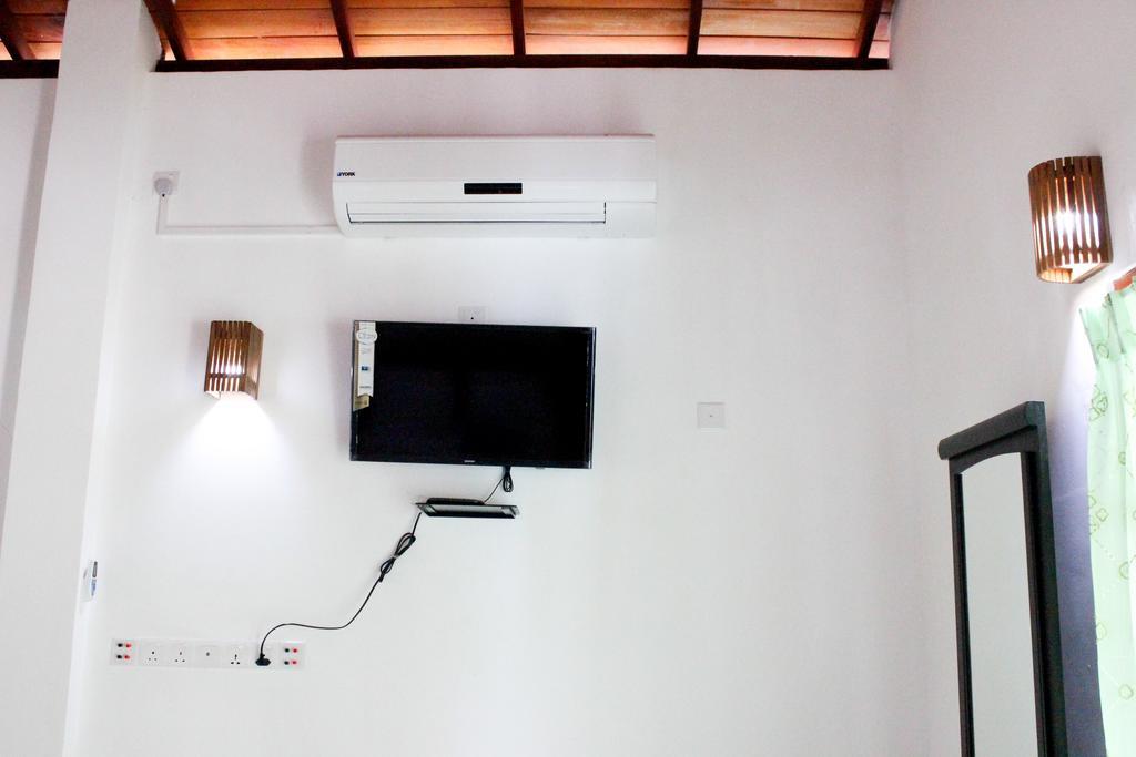 Azzurra Hikkaduwa Villa Room photo