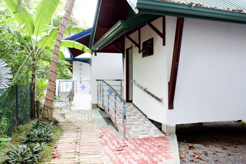 Azzurra Hikkaduwa Villa Room photo